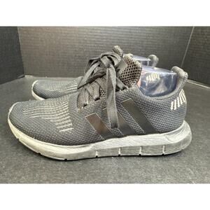 Adidas Swift Run Women's Athletic Shoes Triple Black FW5030 Size 8.5